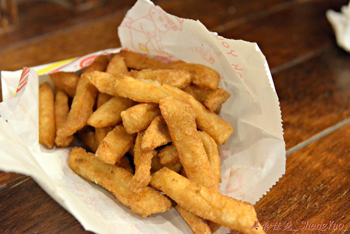 [台中沙鹿]銓仔炸雞 靜宜店 – 來自大雅的三十年歷史老牌鹹酥雞店, 炸物口味特殊,下酒又好配飯,大推香雞排、魷魚和百頁豆腐。(店家邀約)(已歇業)