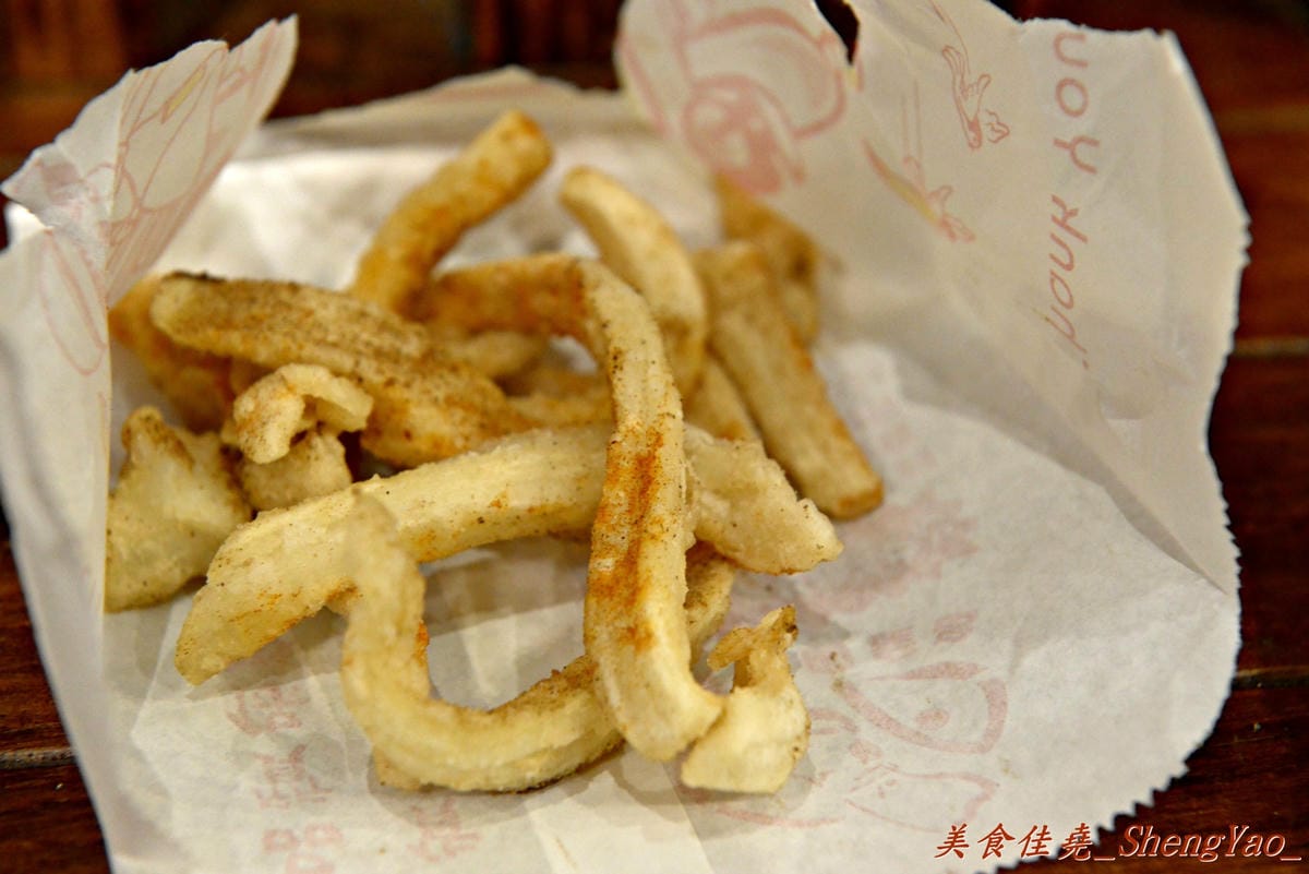 [台中沙鹿]銓仔炸雞 靜宜店 – 來自大雅的三十年歷史老牌鹹酥雞店, 炸物口味特殊,下酒又好配飯,大推香雞排、魷魚和百頁豆腐。(店家邀約)(已歇業)