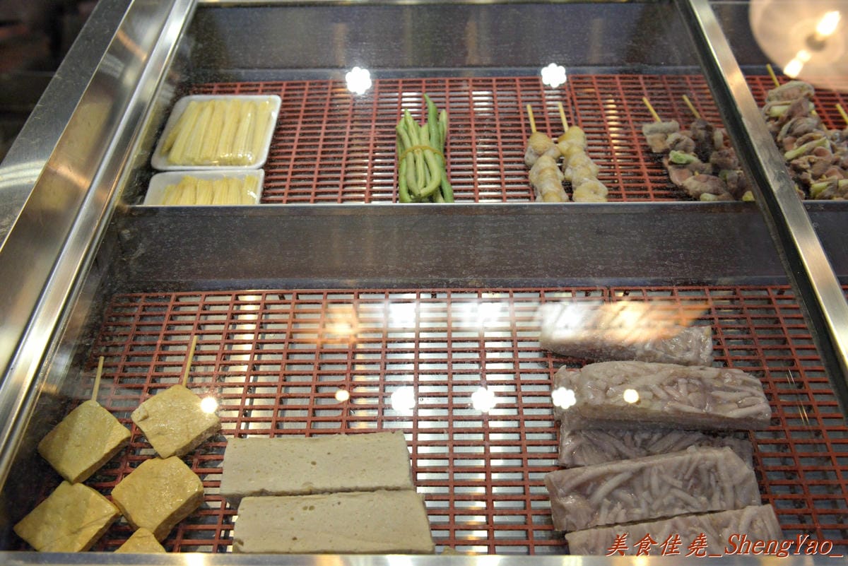 [台中沙鹿]銓仔炸雞 靜宜店 – 來自大雅的三十年歷史老牌鹹酥雞店, 炸物口味特殊,下酒又好配飯,大推香雞排、魷魚和百頁豆腐。(店家邀約)(已歇業)