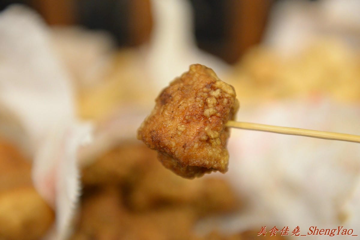 [台中沙鹿]銓仔炸雞 靜宜店 – 來自大雅的三十年歷史老牌鹹酥雞店, 炸物口味特殊,下酒又好配飯,大推香雞排、魷魚和百頁豆腐。(店家邀約)(已歇業)