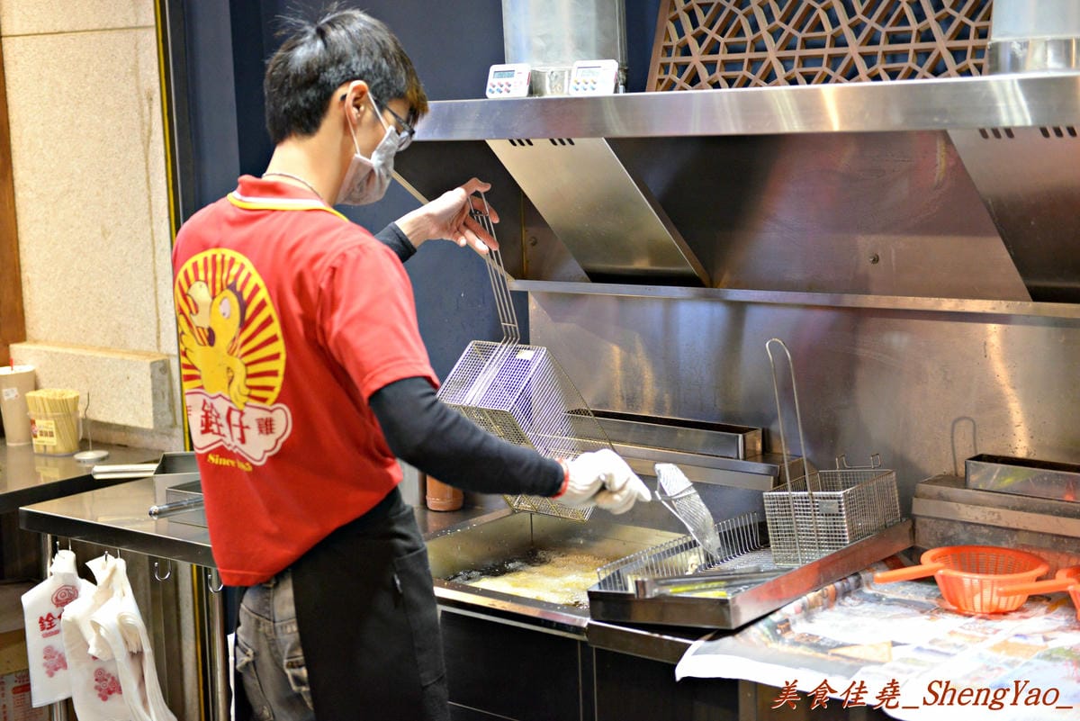 [台中沙鹿]銓仔炸雞 靜宜店 – 來自大雅的三十年歷史老牌鹹酥雞店, 炸物口味特殊,下酒又好配飯,大推香雞排、魷魚和百頁豆腐。(店家邀約)(已歇業)