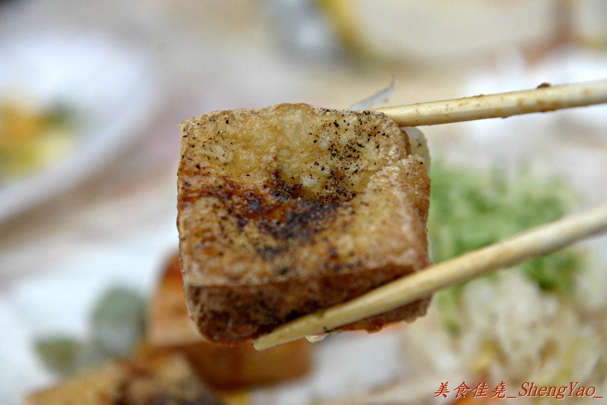 [台中清水]來來臭豆腐 – 清水超人氣臭豆腐餐車,百香果口味臭豆腐很有創意,老闆大方又熱情,來吃要有被餵到飽的心理準備。(已有店面,文末有地圖)