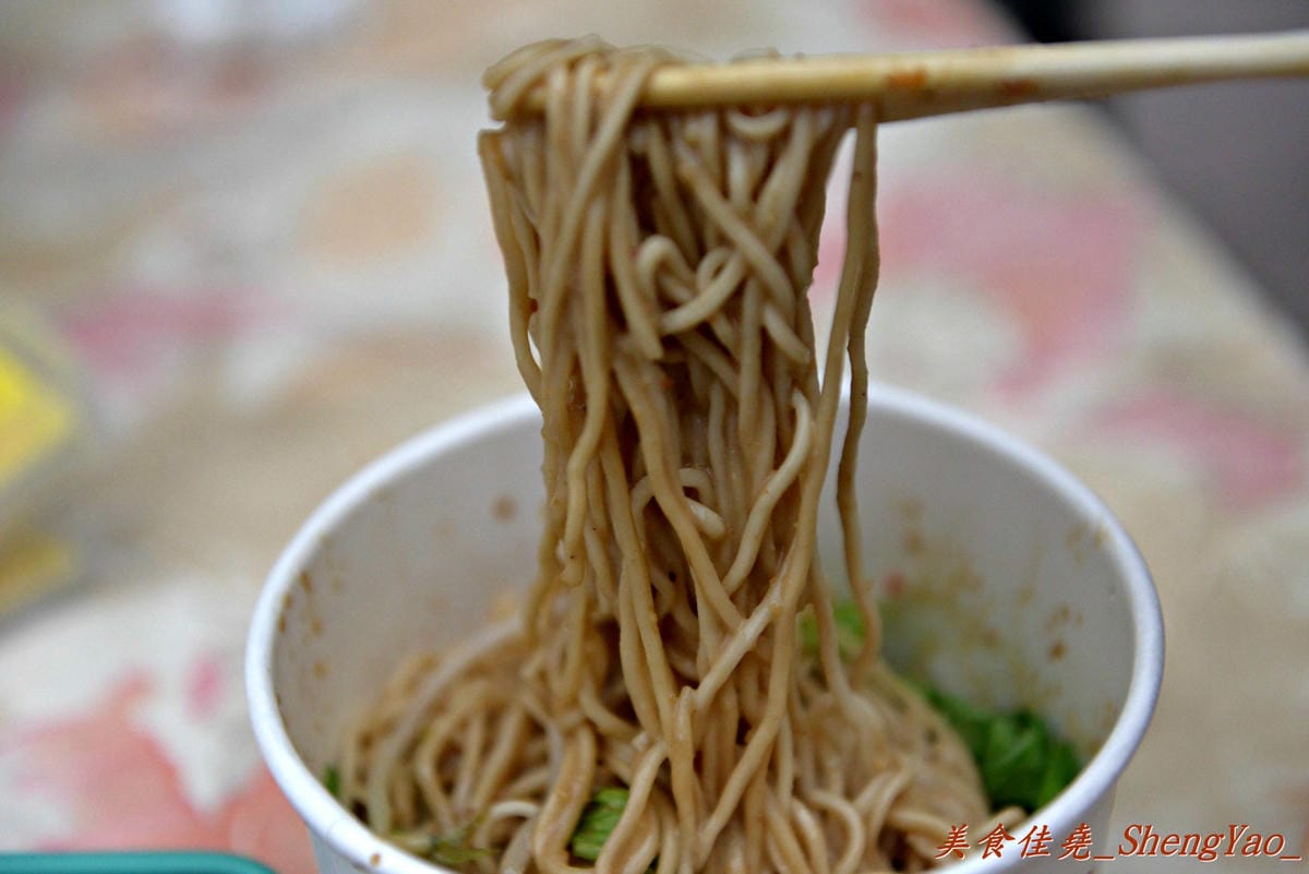 [台中清水]來來臭豆腐 – 清水超人氣臭豆腐餐車,百香果口味臭豆腐很有創意,老闆大方又熱情,來吃要有被餵到飽的心理準備。(已有店面,文末有地圖)