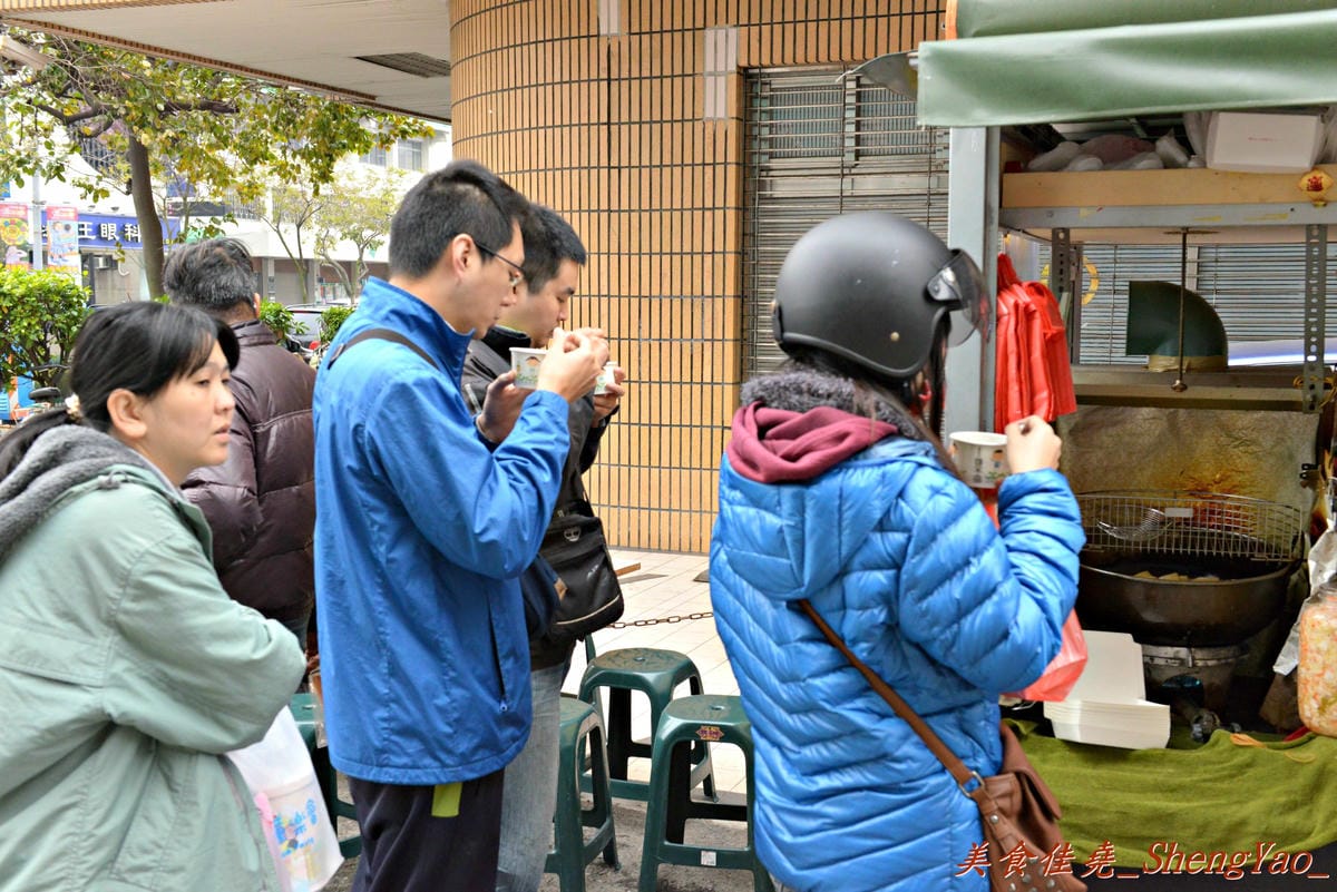 [台中清水]來來臭豆腐 – 清水超人氣臭豆腐餐車,百香果口味臭豆腐很有創意,老闆大方又熱情,來吃要有被餵到飽的心理準備。(已有店面,文末有地圖)