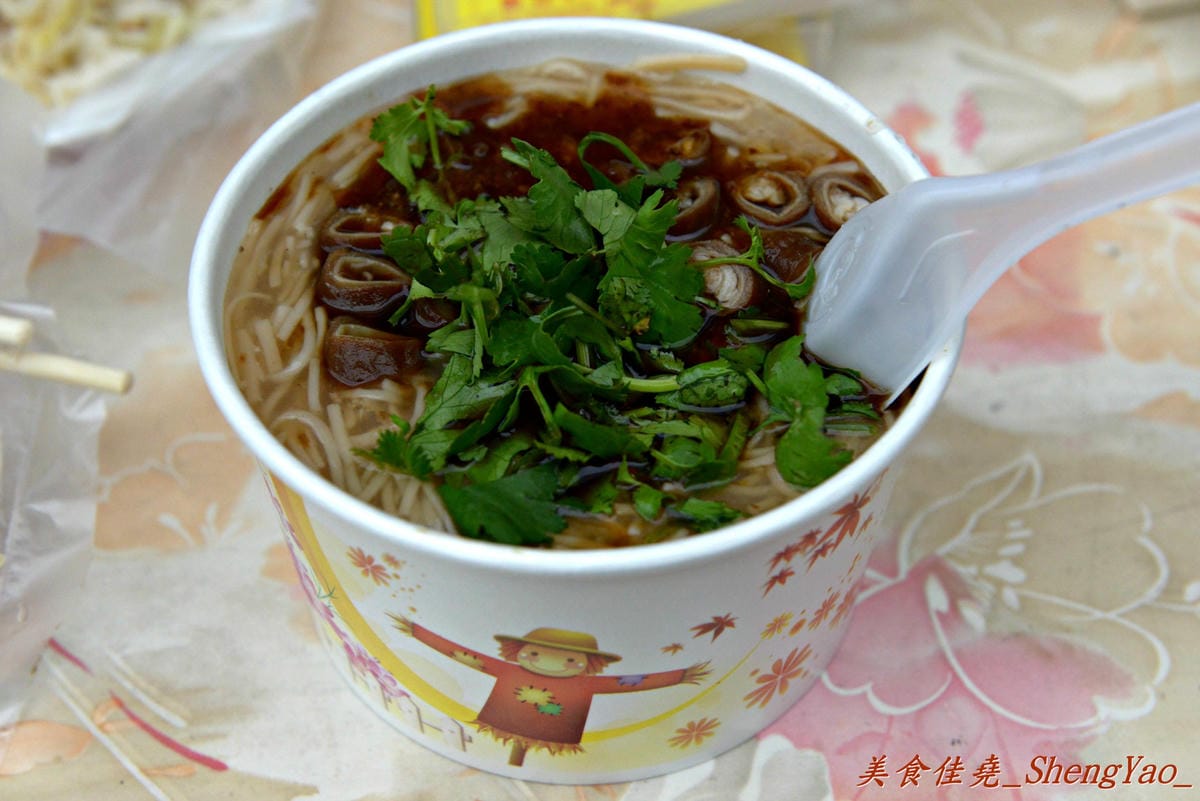 [台中清水]來來臭豆腐 – 清水超人氣臭豆腐餐車,百香果口味臭豆腐很有創意,老闆大方又熱情,來吃要有被餵到飽的心理準備。(已有店面,文末有地圖)