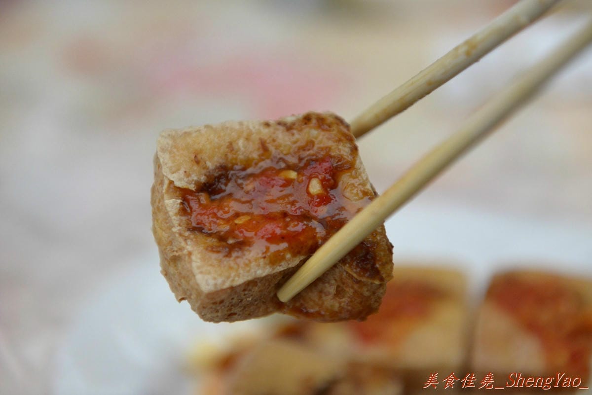 [台中清水]來來臭豆腐 – 清水超人氣臭豆腐餐車,百香果口味臭豆腐很有創意,老闆大方又熱情,來吃要有被餵到飽的心理準備。(已有店面,文末有地圖)