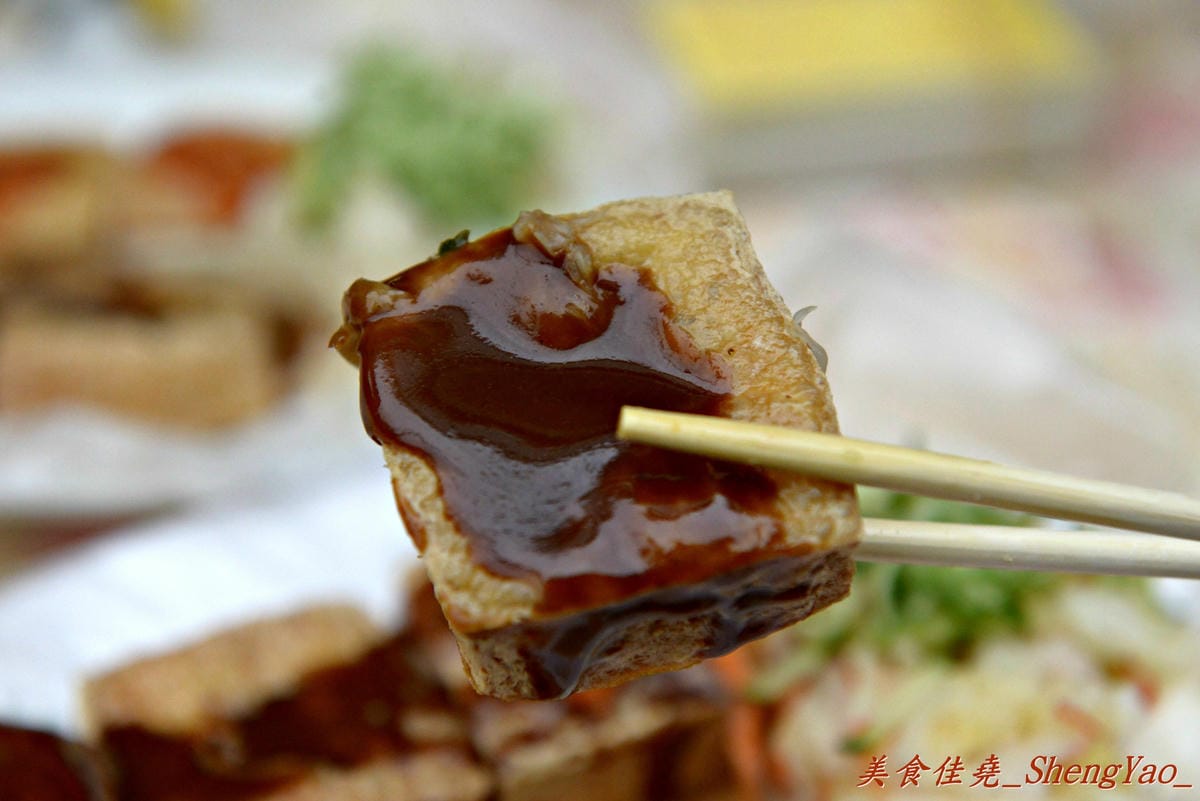 [台中清水]來來臭豆腐 – 清水超人氣臭豆腐餐車,百香果口味臭豆腐很有創意,老闆大方又熱情,來吃要有被餵到飽的心理準備。(已有店面,文末有地圖)