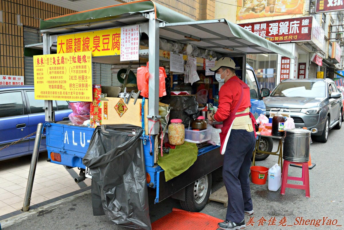 [台中清水]來來臭豆腐 – 清水超人氣臭豆腐餐車,百香果口味臭豆腐很有創意,老闆大方又熱情,來吃要有被餵到飽的心理準備。(已有店面,文末有地圖)