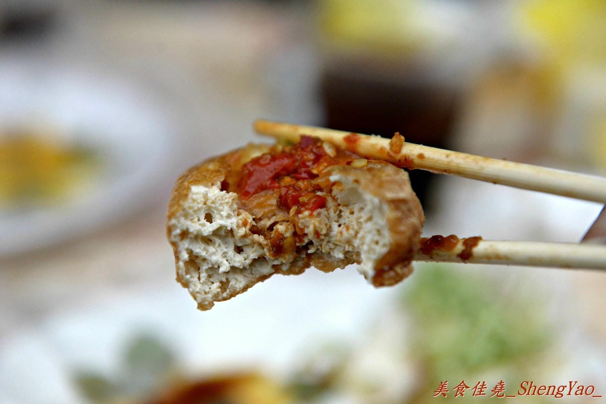 [台中清水]來來臭豆腐 – 清水超人氣臭豆腐餐車,百香果口味臭豆腐很有創意,老闆大方又熱情,來吃要有被餵到飽的心理準備。(已有店面,文末有地圖)
