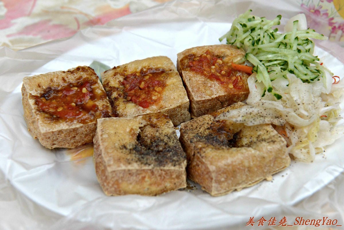 [台中清水]來來臭豆腐 – 清水超人氣臭豆腐餐車,百香果口味臭豆腐很有創意,老闆大方又熱情,來吃要有被餵到飽的心理準備。(已有店面,文末有地圖)