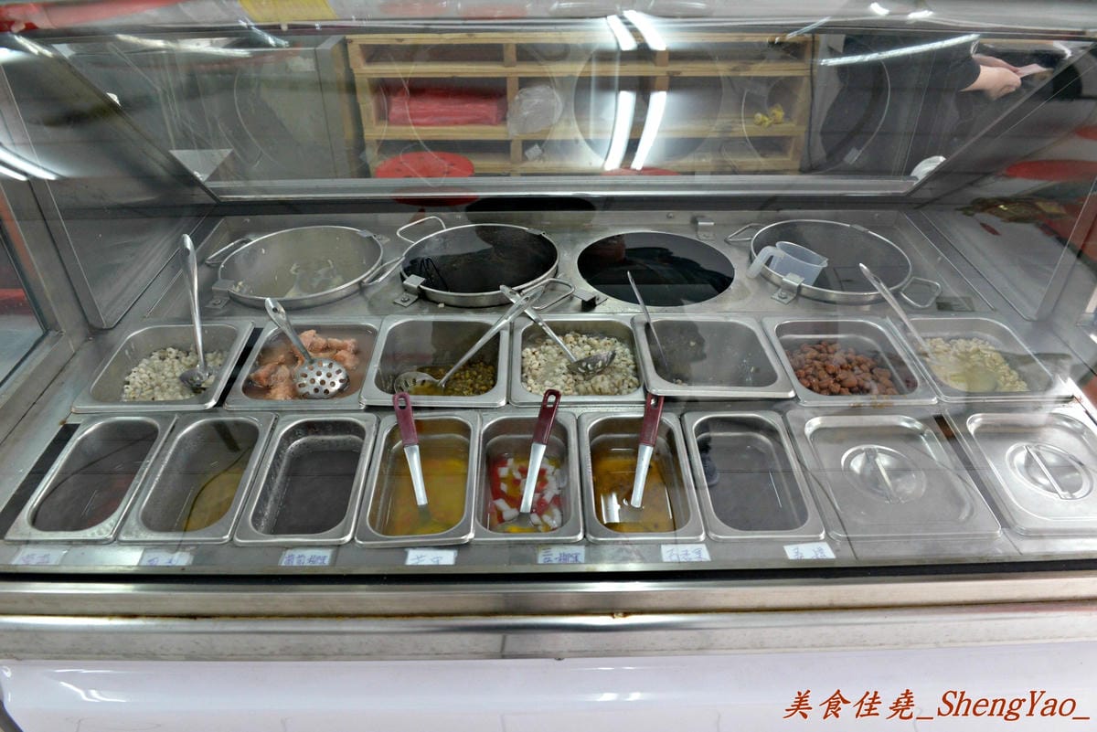 [台中清水]尚品豆花 – 清水怪怪美食,連日本遊客看到都會驚呼的麻辣豆花,吃起來並沒有想像中那樣可怕,讓人有點想要來上一碗白飯配著吃。