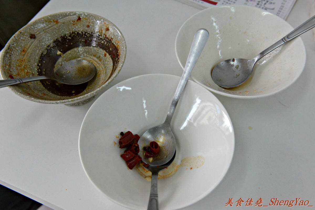 [台中清水]尚品豆花 – 清水怪怪美食,連日本遊客看到都會驚呼的麻辣豆花,吃起來並沒有想像中那樣可怕,讓人有點想要來上一碗白飯配著吃。