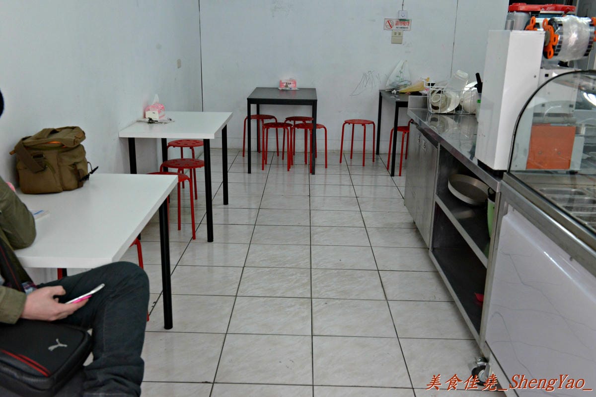 [台中清水]尚品豆花 – 清水怪怪美食,連日本遊客看到都會驚呼的麻辣豆花,吃起來並沒有想像中那樣可怕,讓人有點想要來上一碗白飯配著吃。