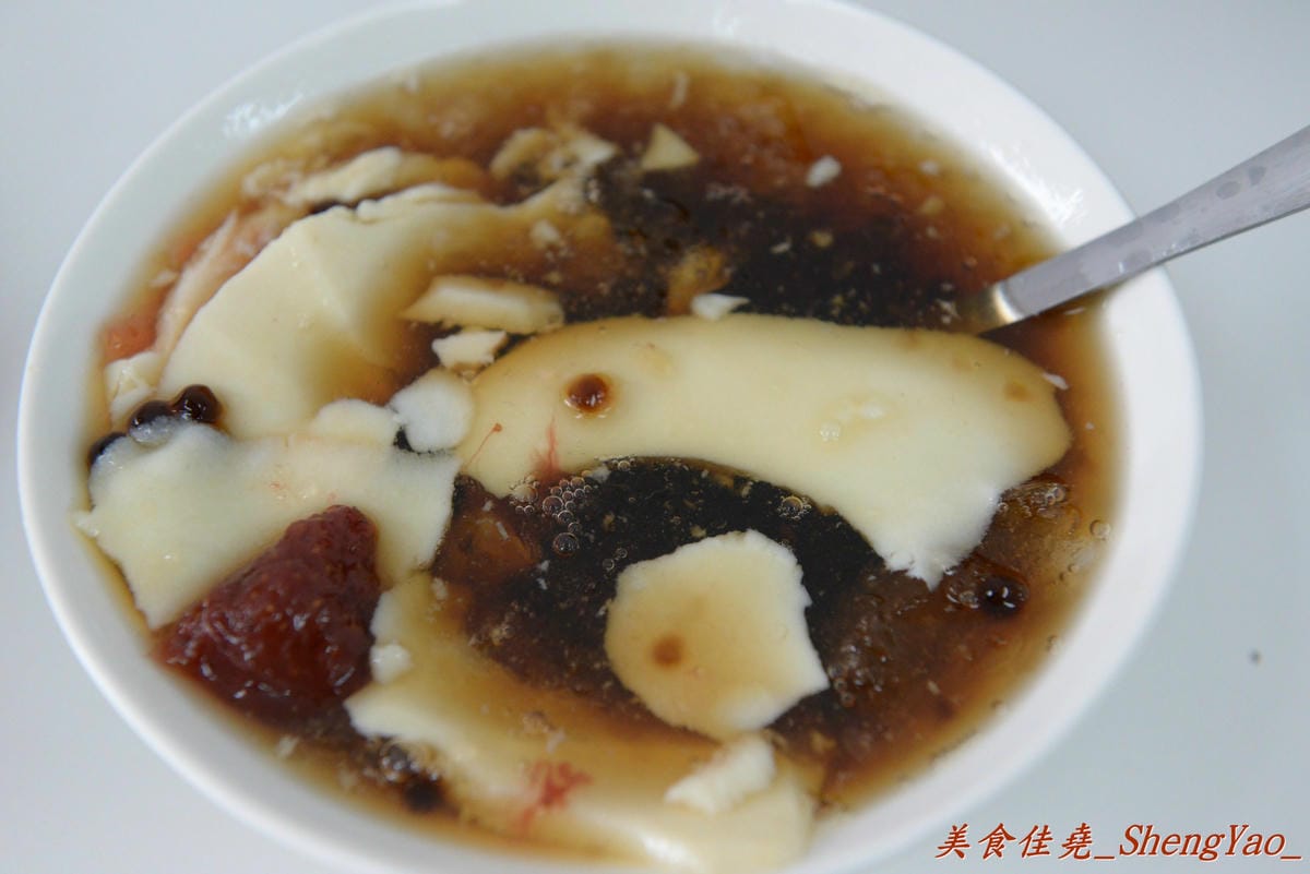 [台中清水]尚品豆花 – 清水怪怪美食,連日本遊客看到都會驚呼的麻辣豆花,吃起來並沒有想像中那樣可怕,讓人有點想要來上一碗白飯配著吃。