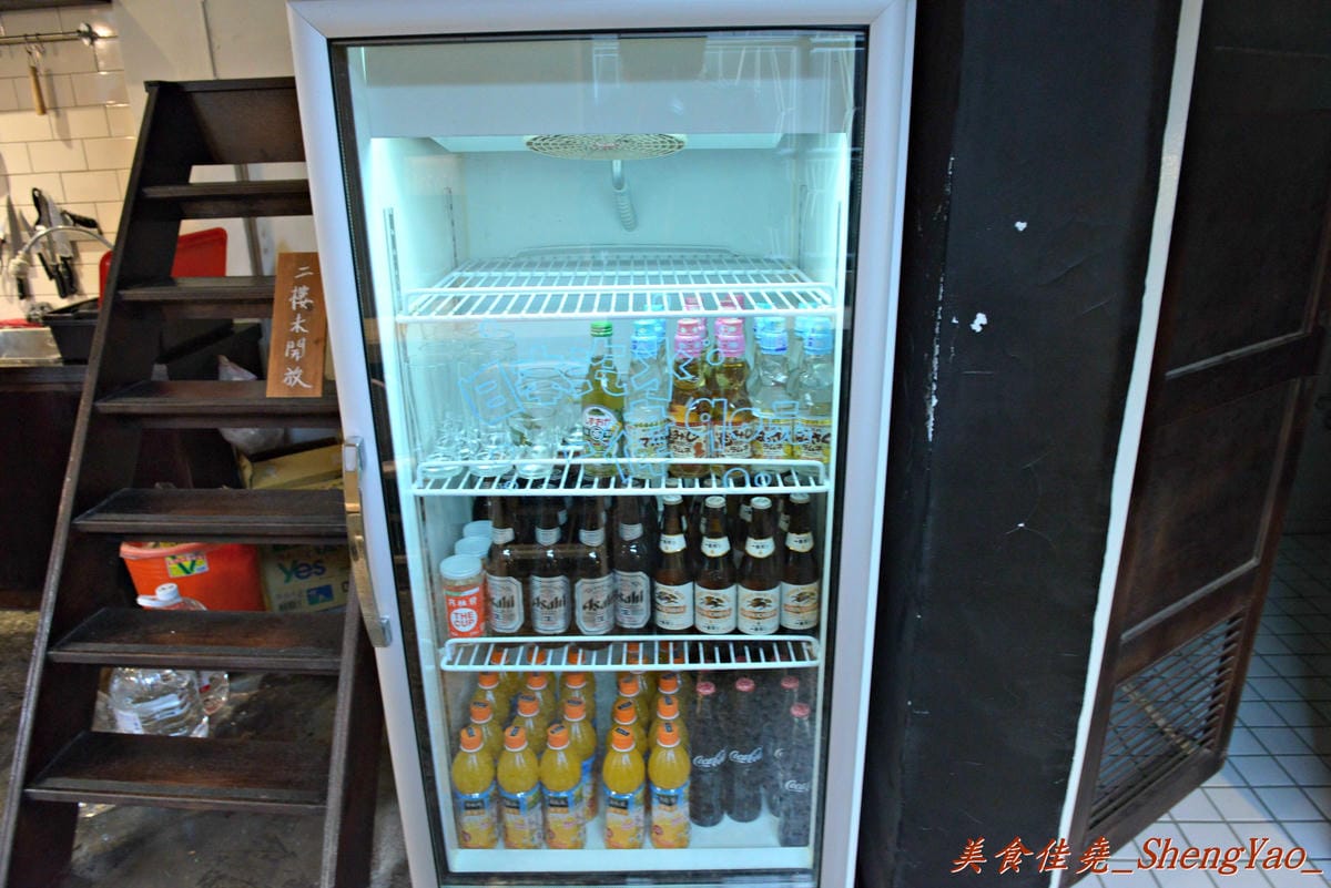 [台中西區]次男 日食料理製作所 – MEN拉麵新品牌, 老宅改造店家又一間,裝潢很有特色,非常適合情侶和家庭用餐,餐點大推原汁牛肉燒餃。(已歇業)