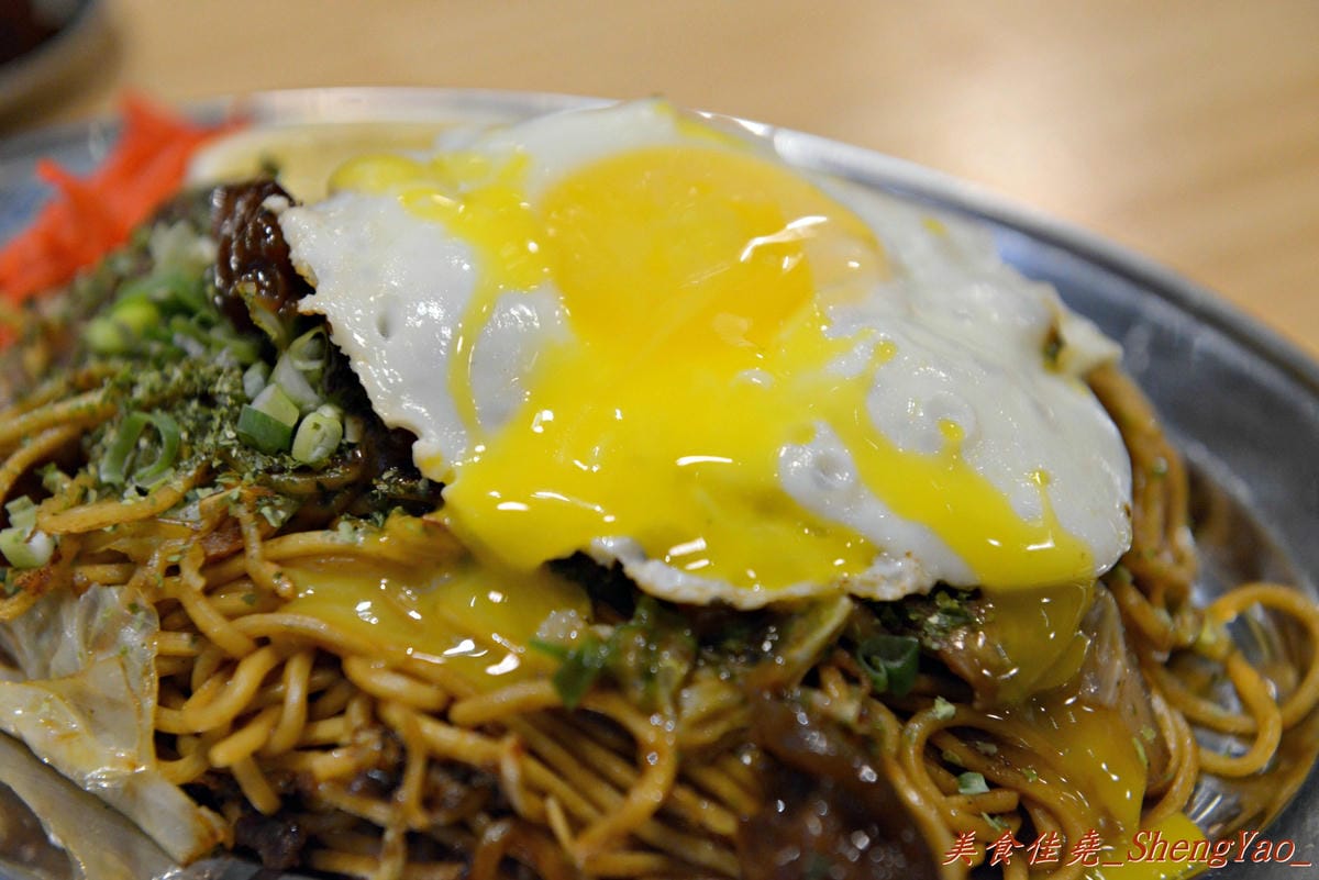 [台中西區]次男 日食料理製作所 – MEN拉麵新品牌, 老宅改造店家又一間,裝潢很有特色,非常適合情侶和家庭用餐,餐點大推原汁牛肉燒餃。(已歇業)