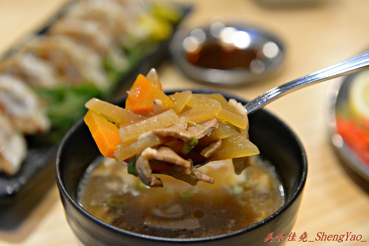 [台中西區]次男 日食料理製作所 – MEN拉麵新品牌, 老宅改造店家又一間,裝潢很有特色,非常適合情侶和家庭用餐,餐點大推原汁牛肉燒餃。(已歇業)