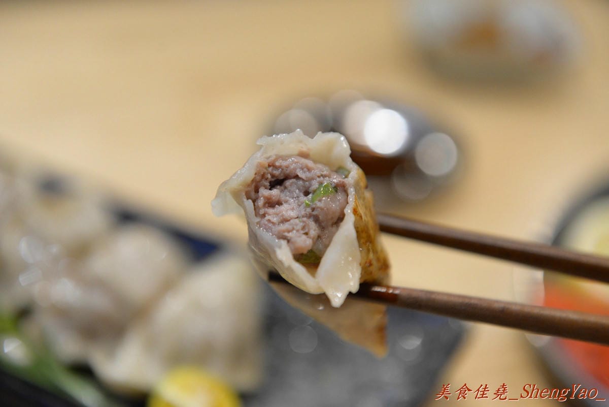[台中西區]次男 日食料理製作所 – MEN拉麵新品牌, 老宅改造店家又一間,裝潢很有特色,非常適合情侶和家庭用餐,餐點大推原汁牛肉燒餃。(已歇業)
