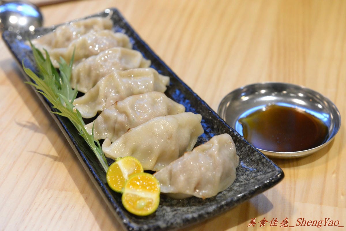 [台中西區]次男 日食料理製作所 – MEN拉麵新品牌, 老宅改造店家又一間,裝潢很有特色,非常適合情侶和家庭用餐,餐點大推原汁牛肉燒餃。(已歇業)