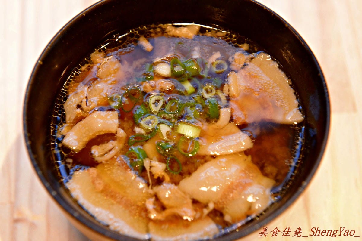 [台中西區]次男 日食料理製作所 – MEN拉麵新品牌, 老宅改造店家又一間,裝潢很有特色,非常適合情侶和家庭用餐,餐點大推原汁牛肉燒餃。(已歇業)