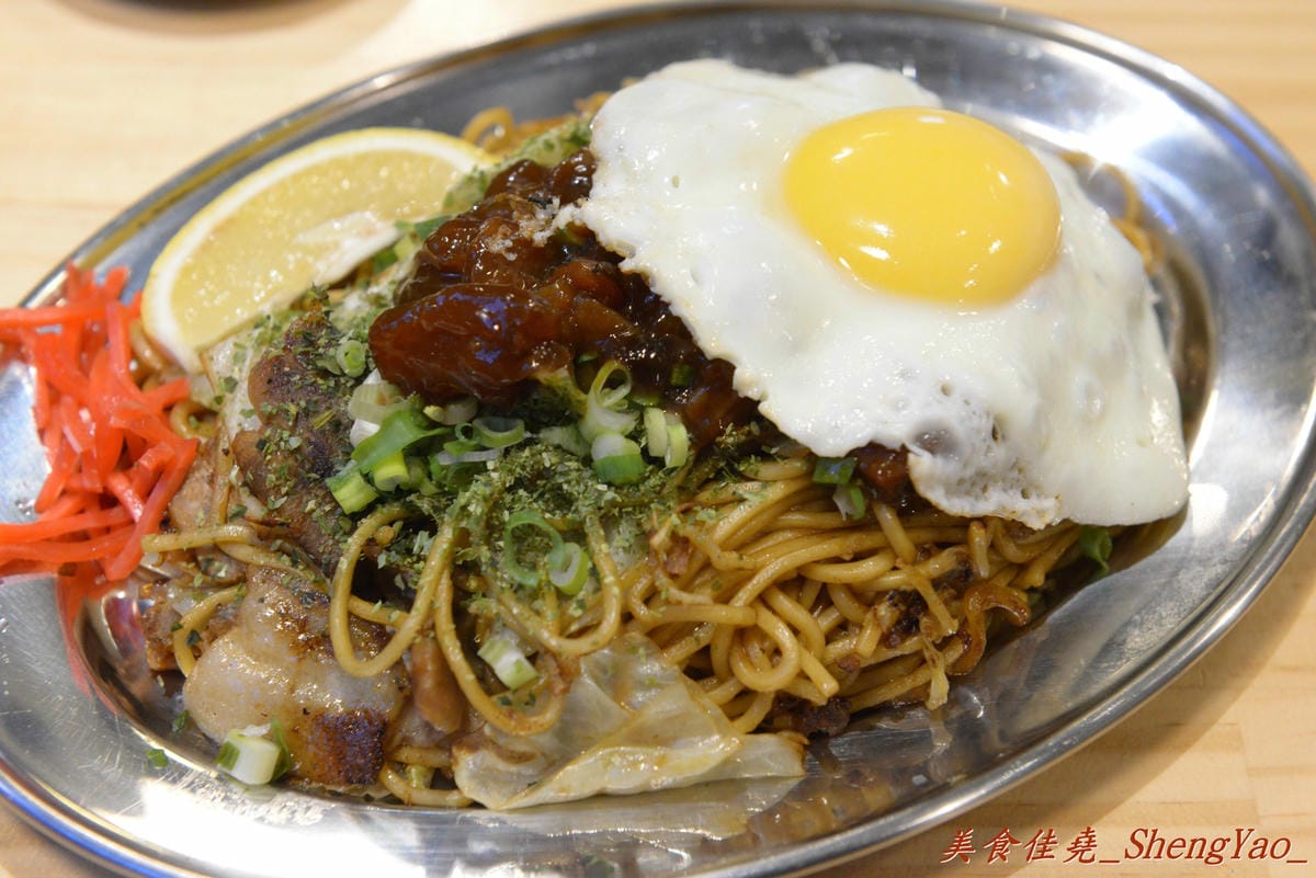 [台中西區]次男 日食料理製作所 – MEN拉麵新品牌, 老宅改造店家又一間,裝潢很有特色,非常適合情侶和家庭用餐,餐點大推原汁牛肉燒餃。(已歇業)