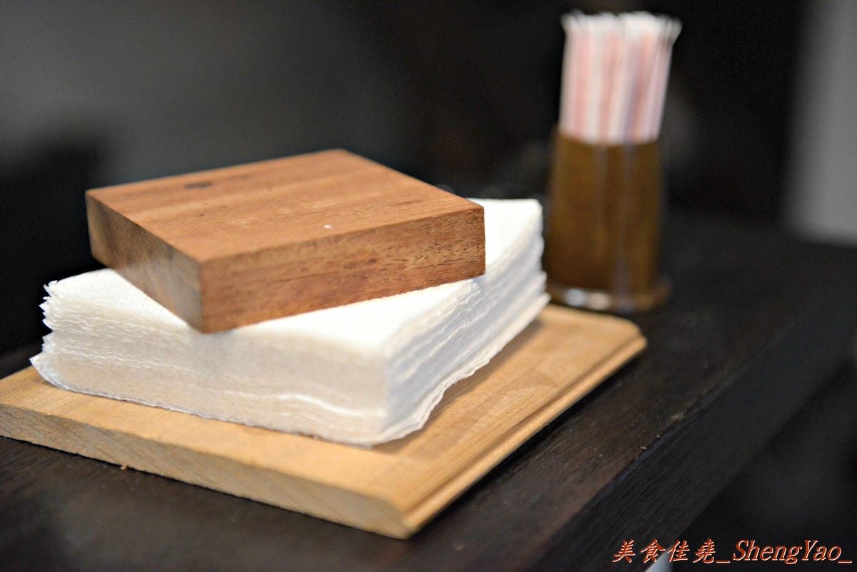 [台中西區]次男 日食料理製作所 – MEN拉麵新品牌, 老宅改造店家又一間,裝潢很有特色,非常適合情侶和家庭用餐,餐點大推原汁牛肉燒餃。(已歇業)