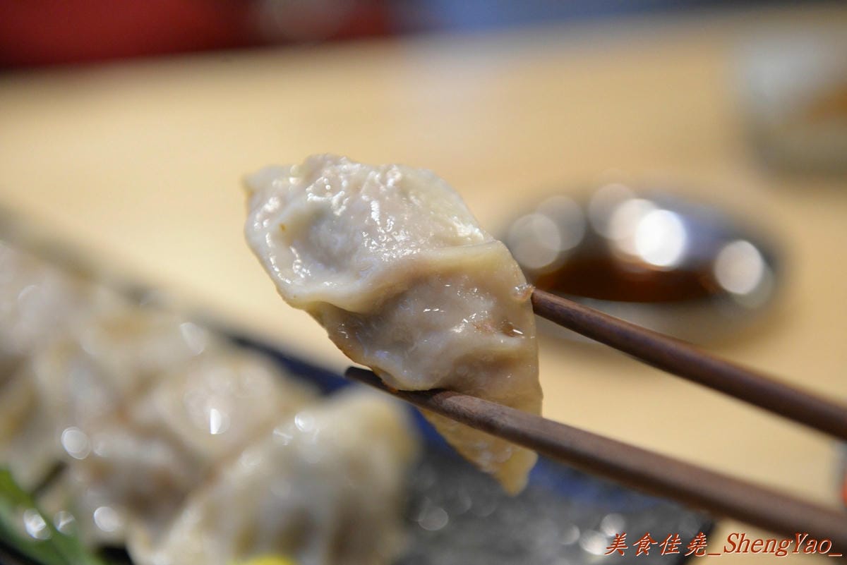 [台中西區]次男 日食料理製作所 – MEN拉麵新品牌, 老宅改造店家又一間,裝潢很有特色,非常適合情侶和家庭用餐,餐點大推原汁牛肉燒餃。(已歇業)