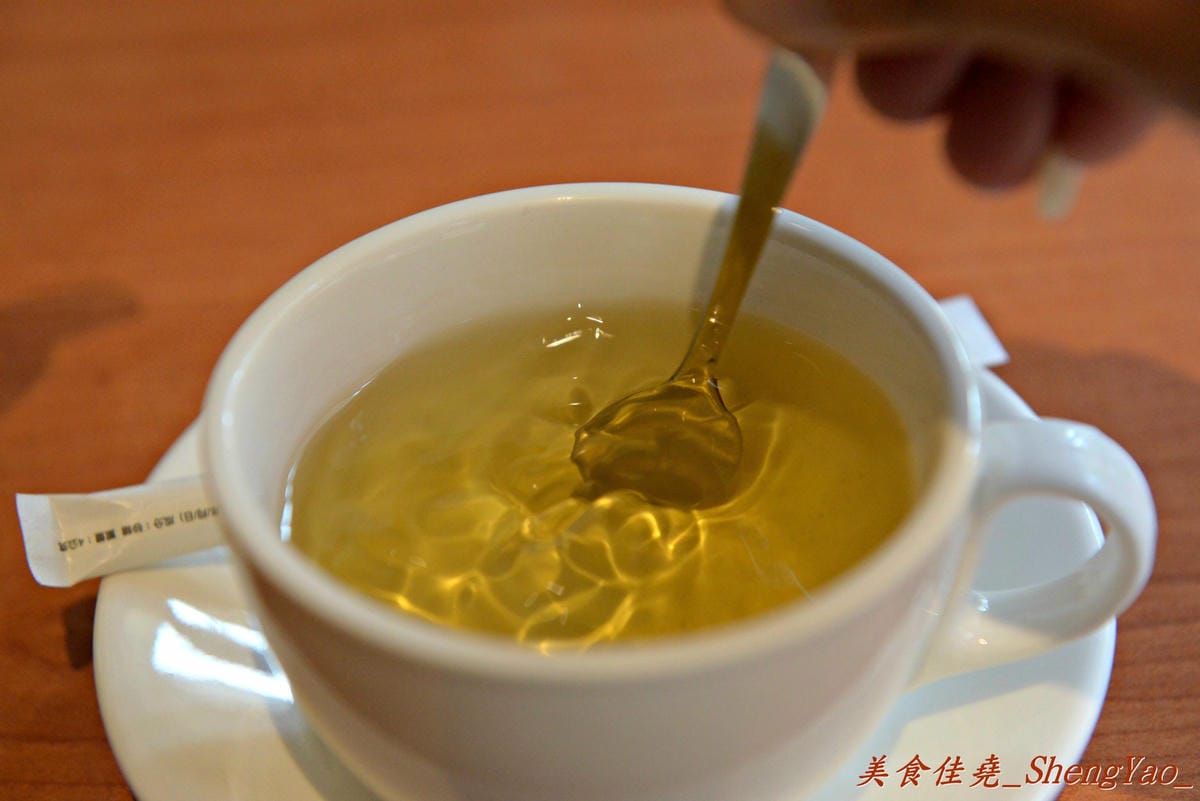 [台中龍井]豆子洋食商行 – 在東海商圈小有名氣的”豆子咖啡”轉型賣洋食鍋物了,餐點口味有水準,份量充足且價位合理,用餐環境超舒適,約會聚餐好去處。(店家邀約)