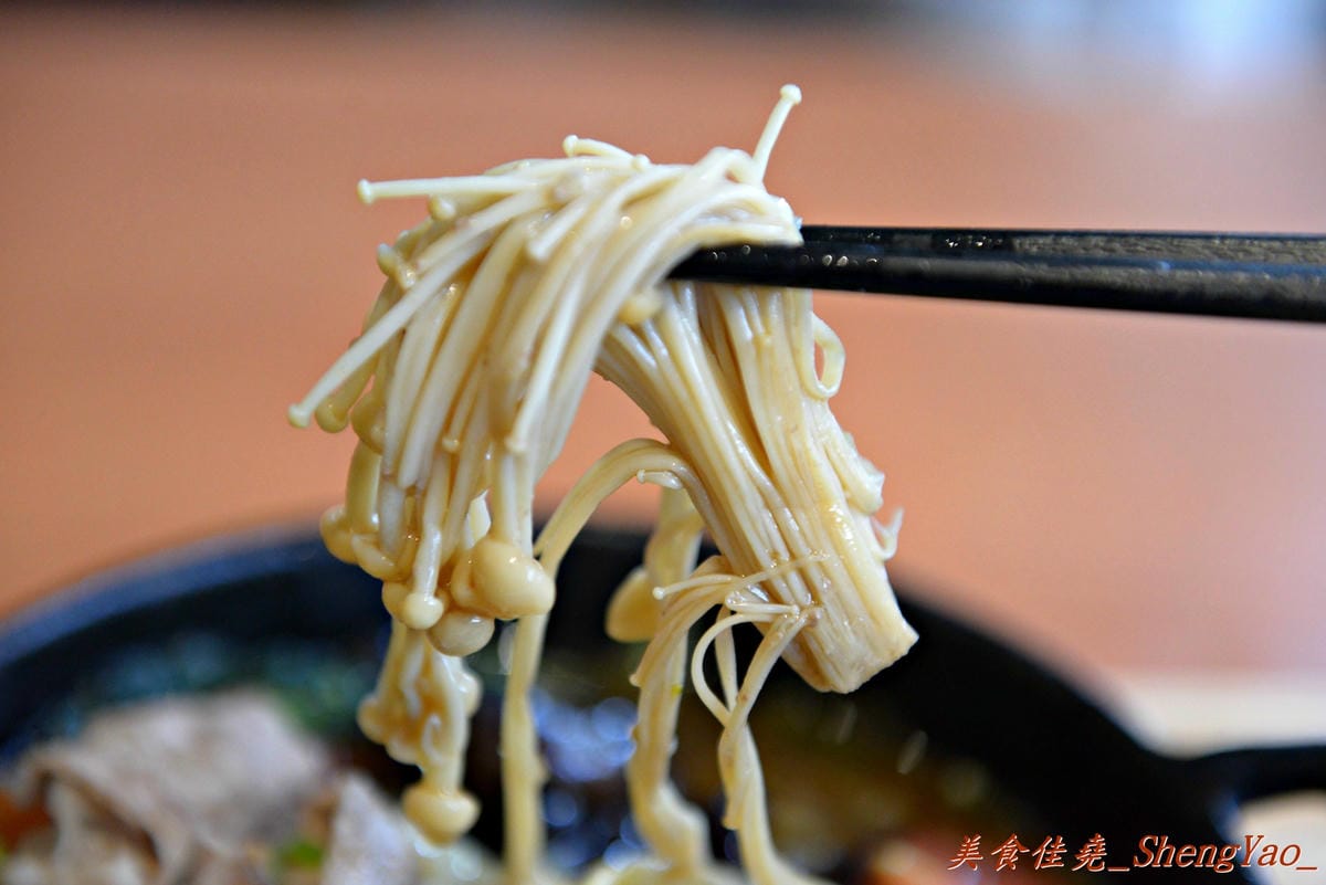 [台中龍井]豆子洋食商行 – 在東海商圈小有名氣的”豆子咖啡”轉型賣洋食鍋物了,餐點口味有水準,份量充足且價位合理,用餐環境超舒適,約會聚餐好去處。(店家邀約)