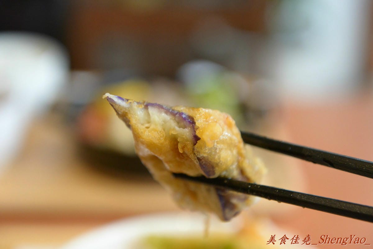 [台中龍井]豆子洋食商行 – 在東海商圈小有名氣的”豆子咖啡”轉型賣洋食鍋物了,餐點口味有水準,份量充足且價位合理,用餐環境超舒適,約會聚餐好去處。(店家邀約)