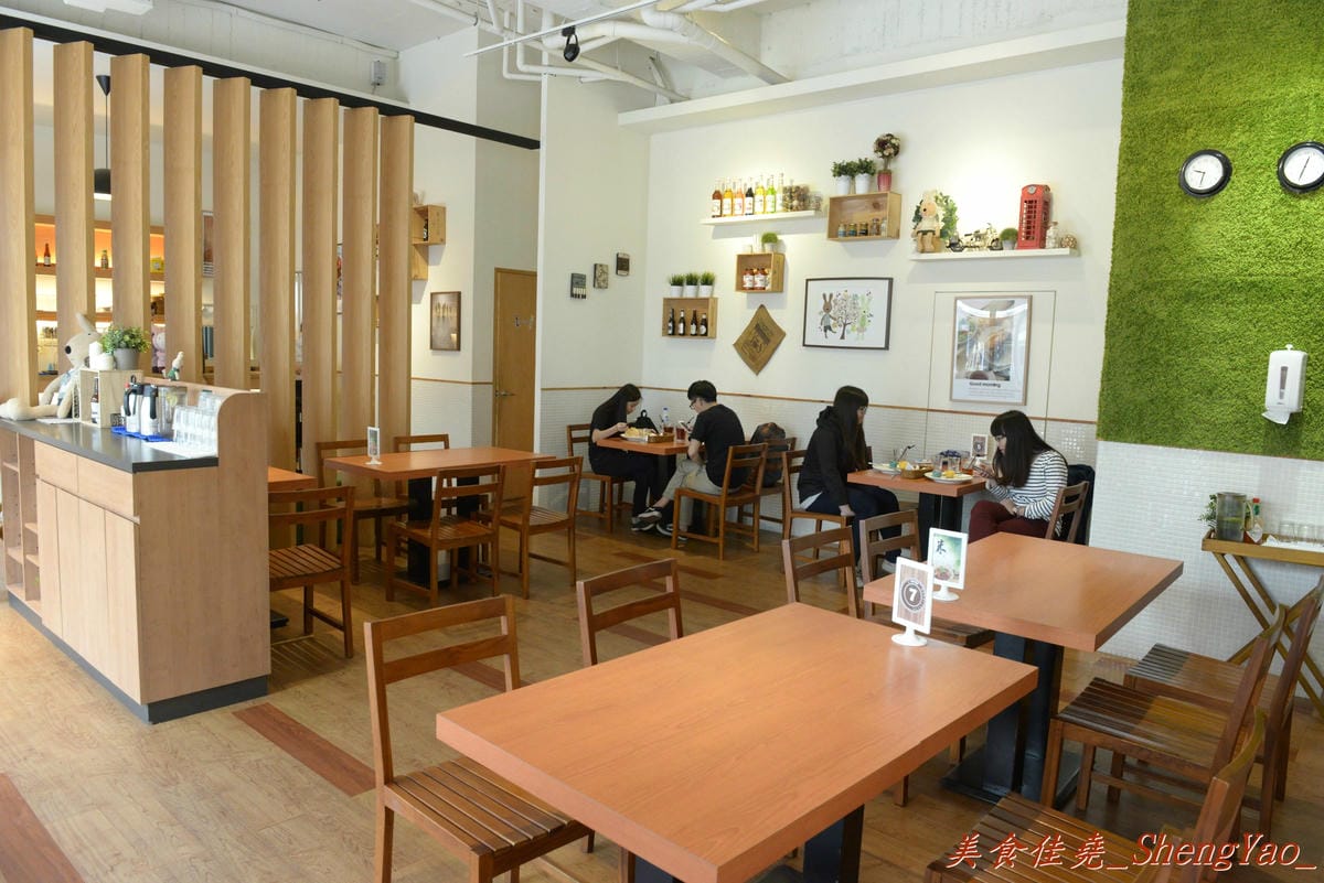 [台中龍井]豆子洋食商行 – 在東海商圈小有名氣的”豆子咖啡”轉型賣洋食鍋物了,餐點口味有水準,份量充足且價位合理,用餐環境超舒適,約會聚餐好去處。(店家邀約)