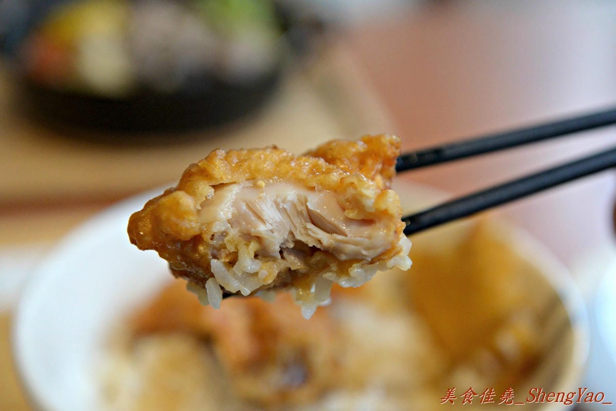 [台中龍井]豆子洋食商行 – 在東海商圈小有名氣的”豆子咖啡”轉型賣洋食鍋物了,餐點口味有水準,份量充足且價位合理,用餐環境超舒適,約會聚餐好去處。(店家邀約)