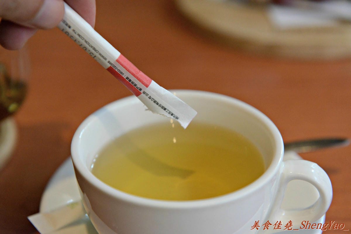 [台中龍井]豆子洋食商行 – 在東海商圈小有名氣的”豆子咖啡”轉型賣洋食鍋物了,餐點口味有水準,份量充足且價位合理,用餐環境超舒適,約會聚餐好去處。(店家邀約)