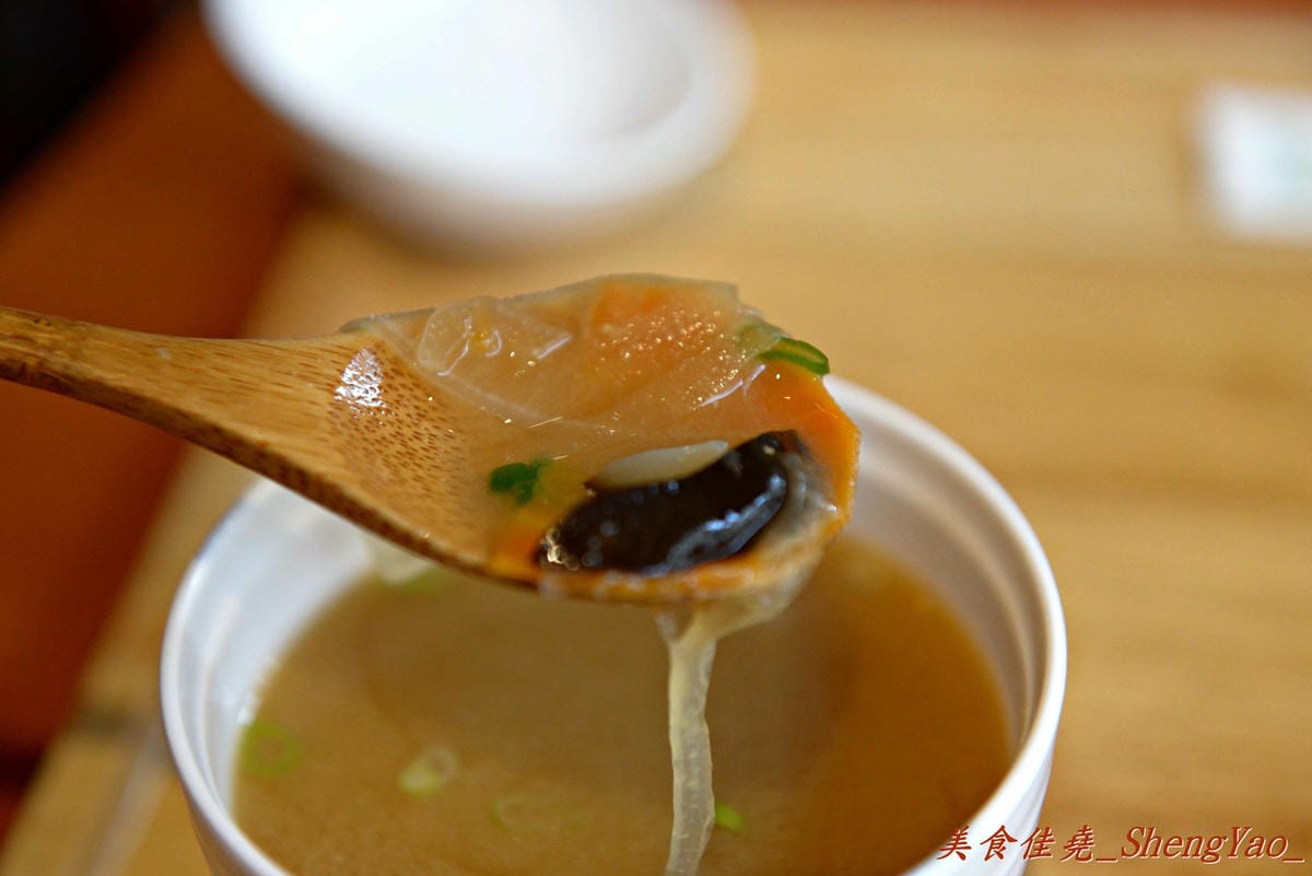 [台中龍井]豆子洋食商行 – 在東海商圈小有名氣的”豆子咖啡”轉型賣洋食鍋物了,餐點口味有水準,份量充足且價位合理,用餐環境超舒適,約會聚餐好去處。(店家邀約)