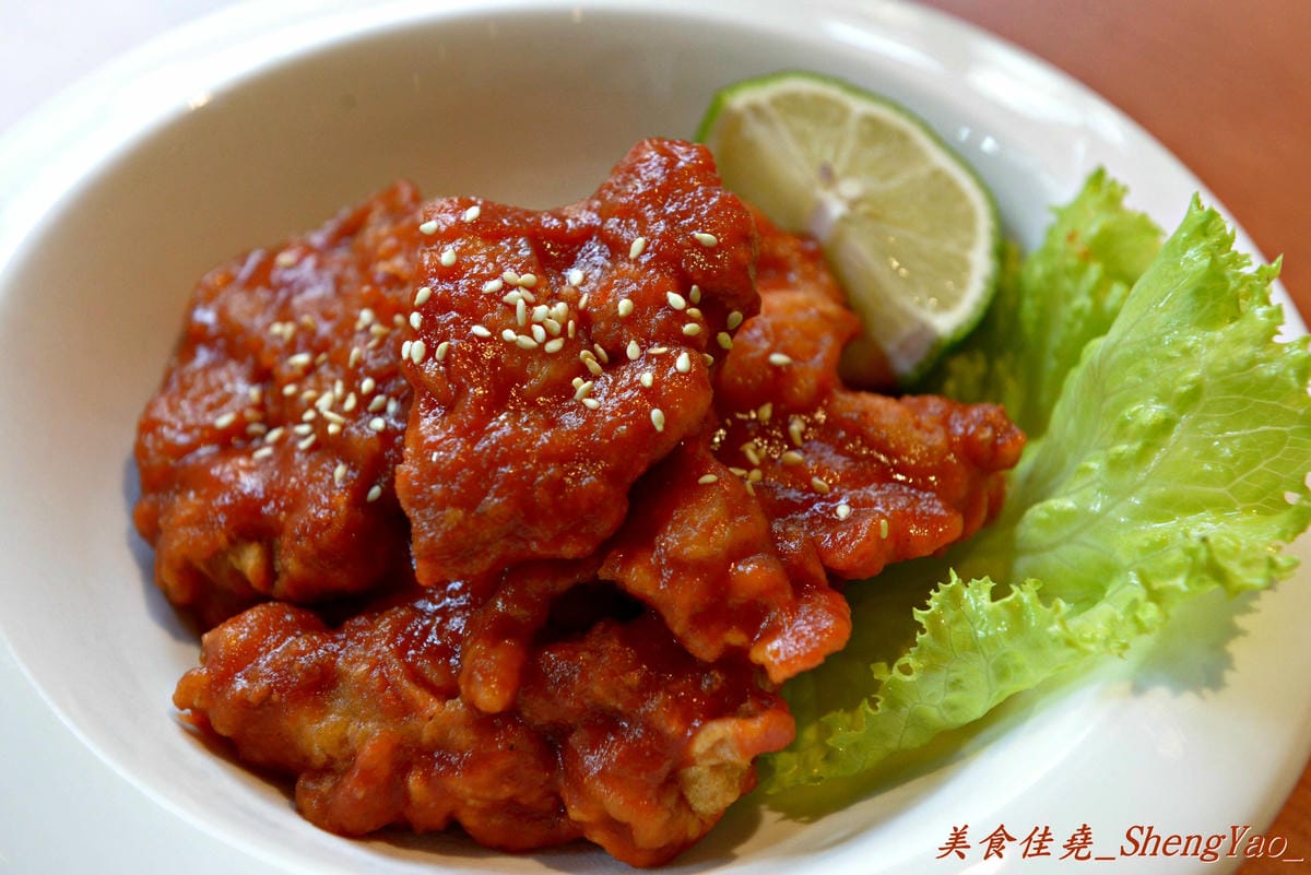 [台中龍井]豆子洋食商行 – 在東海商圈小有名氣的”豆子咖啡”轉型賣洋食鍋物了,餐點口味有水準,份量充足且價位合理,用餐環境超舒適,約會聚餐好去處。(店家邀約)