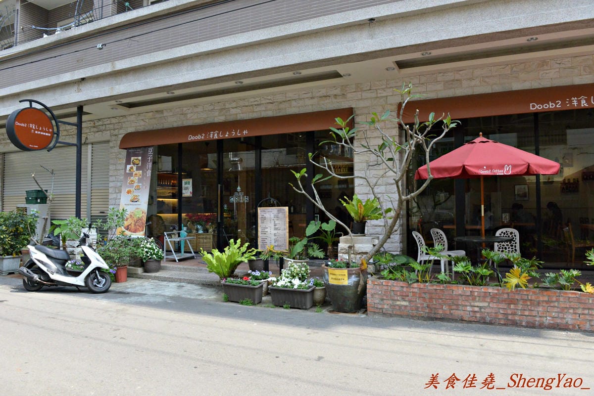 [台中龍井]豆子洋食商行 – 在東海商圈小有名氣的”豆子咖啡”轉型賣洋食鍋物了,餐點口味有水準,份量充足且價位合理,用餐環境超舒適,約會聚餐好去處。(店家邀約)