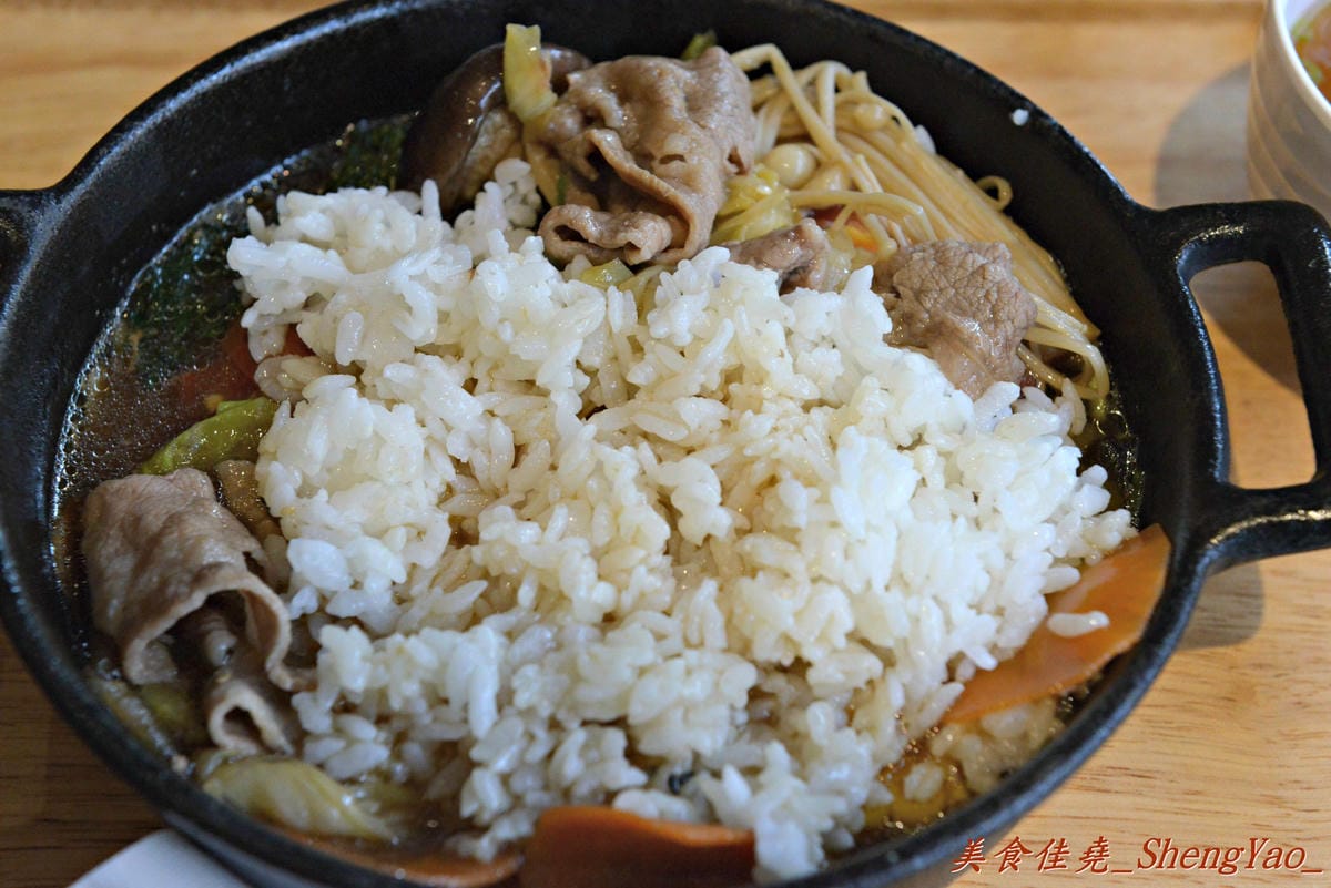 [台中龍井]豆子洋食商行 – 在東海商圈小有名氣的”豆子咖啡”轉型賣洋食鍋物了,餐點口味有水準,份量充足且價位合理,用餐環境超舒適,約會聚餐好去處。(店家邀約)