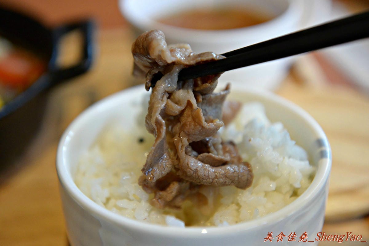 [台中龍井]豆子洋食商行 – 在東海商圈小有名氣的”豆子咖啡”轉型賣洋食鍋物了,餐點口味有水準,份量充足且價位合理,用餐環境超舒適,約會聚餐好去處。(店家邀約)