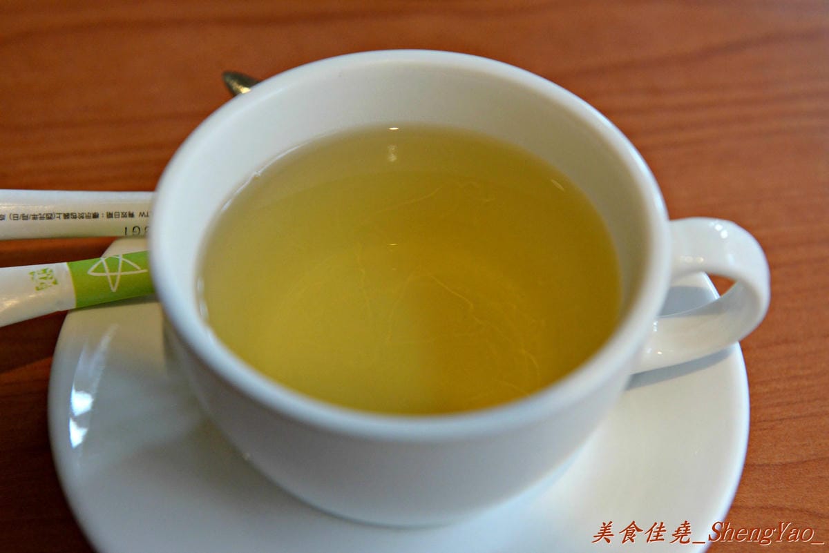 [台中龍井]豆子洋食商行 – 在東海商圈小有名氣的”豆子咖啡”轉型賣洋食鍋物了,餐點口味有水準,份量充足且價位合理,用餐環境超舒適,約會聚餐好去處。(店家邀約)
