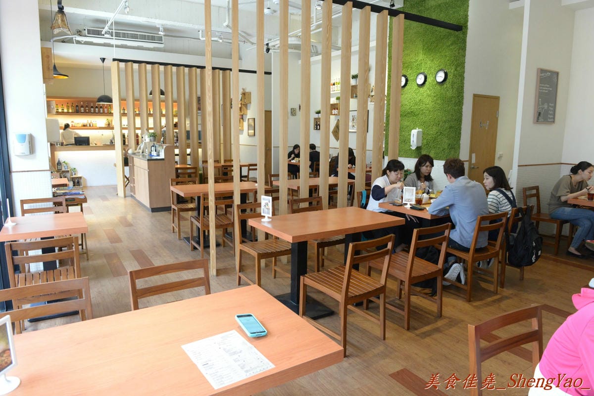 [台中龍井]豆子洋食商行 – 在東海商圈小有名氣的”豆子咖啡”轉型賣洋食鍋物了,餐點口味有水準,份量充足且價位合理,用餐環境超舒適,約會聚餐好去處。(店家邀約)