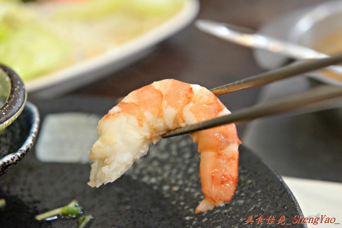 [台中沙鹿]新都 私房涮涮鍋 – 沙鹿在地人才知道,隱身巷弄間的老字號火鍋店,食材新鮮,湯頭用埔里水熬製,價格稍微偏高。