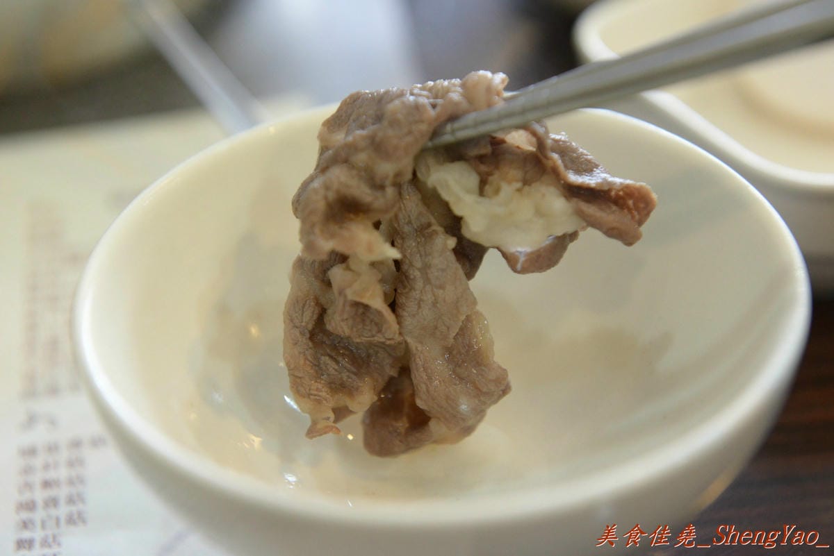 [台中沙鹿]新都 私房涮涮鍋 – 沙鹿在地人才知道,隱身巷弄間的老字號火鍋店,食材新鮮,湯頭用埔里水熬製,價格稍微偏高。
