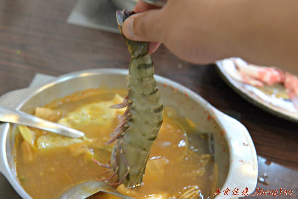 [台中沙鹿]新都 私房涮涮鍋 – 沙鹿在地人才知道,隱身巷弄間的老字號火鍋店,食材新鮮,湯頭用埔里水熬製,價格稍微偏高。