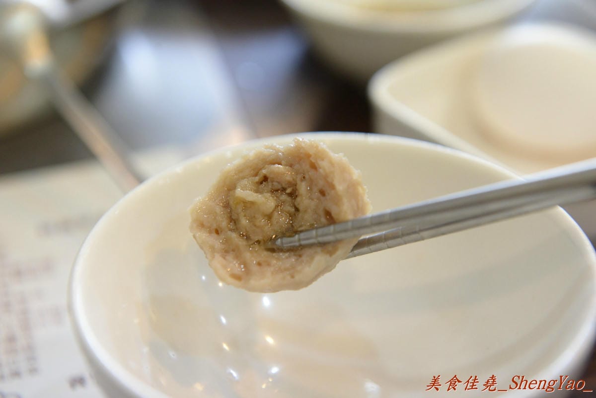 [台中沙鹿]新都 私房涮涮鍋 – 沙鹿在地人才知道,隱身巷弄間的老字號火鍋店,食材新鮮,湯頭用埔里水熬製,價格稍微偏高。