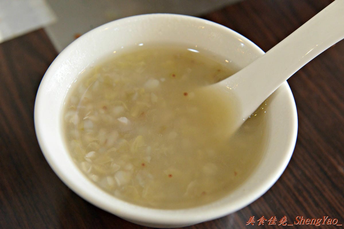 [台中沙鹿]新都 私房涮涮鍋 – 沙鹿在地人才知道,隱身巷弄間的老字號火鍋店,食材新鮮,湯頭用埔里水熬製,價格稍微偏高。