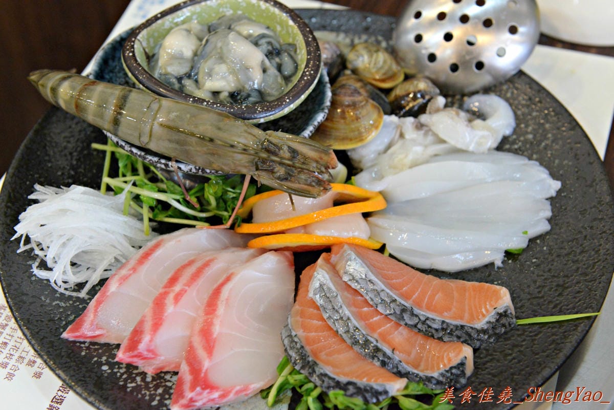 [台中沙鹿]新都 私房涮涮鍋 – 沙鹿在地人才知道,隱身巷弄間的老字號火鍋店,食材新鮮,湯頭用埔里水熬製,價格稍微偏高。