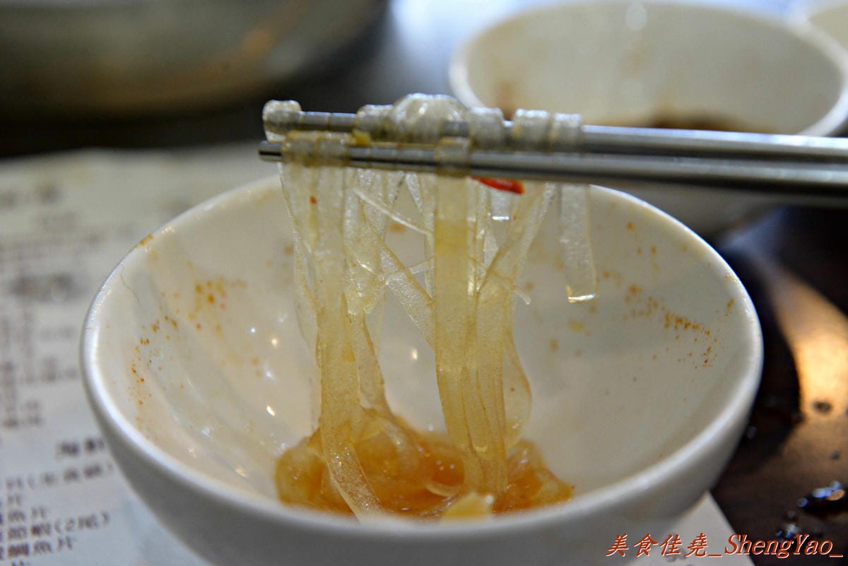 [台中沙鹿]新都 私房涮涮鍋 – 沙鹿在地人才知道,隱身巷弄間的老字號火鍋店,食材新鮮,湯頭用埔里水熬製,價格稍微偏高。