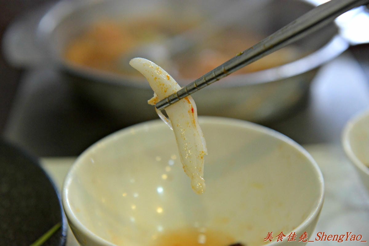 [台中沙鹿]新都 私房涮涮鍋 – 沙鹿在地人才知道,隱身巷弄間的老字號火鍋店,食材新鮮,湯頭用埔里水熬製,價格稍微偏高。