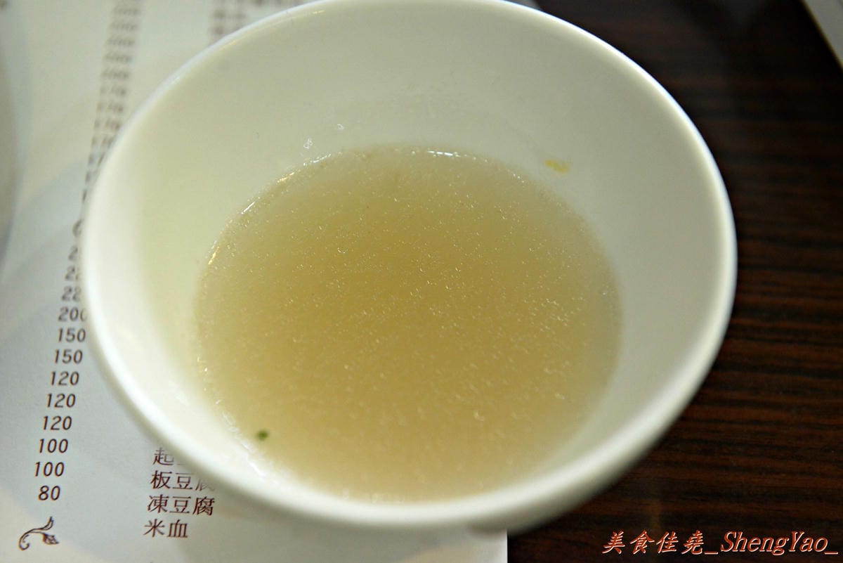 [台中沙鹿]新都 私房涮涮鍋 – 沙鹿在地人才知道,隱身巷弄間的老字號火鍋店,食材新鮮,湯頭用埔里水熬製,價格稍微偏高。