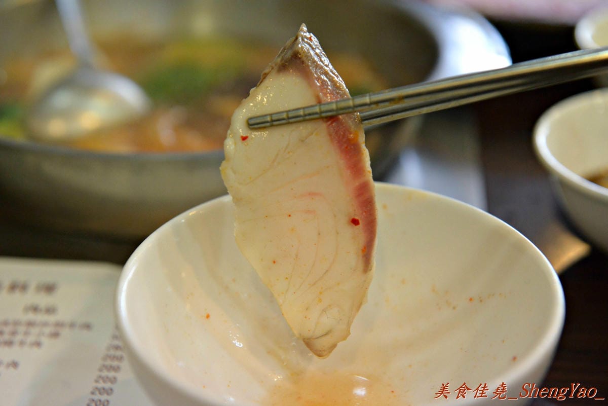 [台中沙鹿]新都 私房涮涮鍋 – 沙鹿在地人才知道,隱身巷弄間的老字號火鍋店,食材新鮮,湯頭用埔里水熬製,價格稍微偏高。